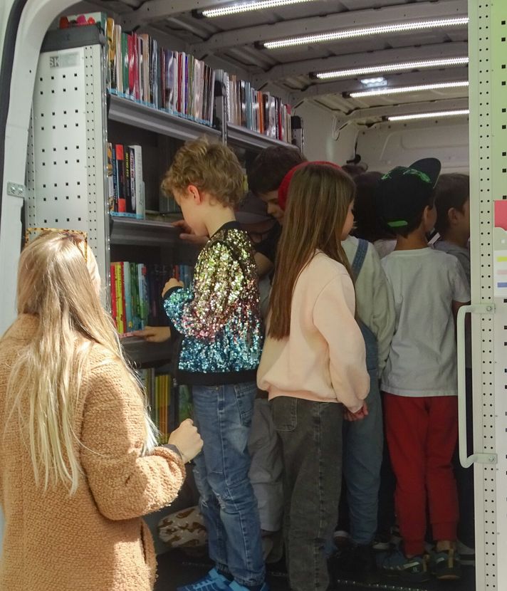 Die Stadt Luzern lanciert eine Bibliothek auf vier Rädern