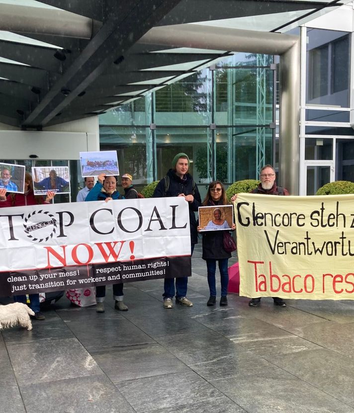 Glencore Hauptsitz: Aktivisten fordern Verantwortung