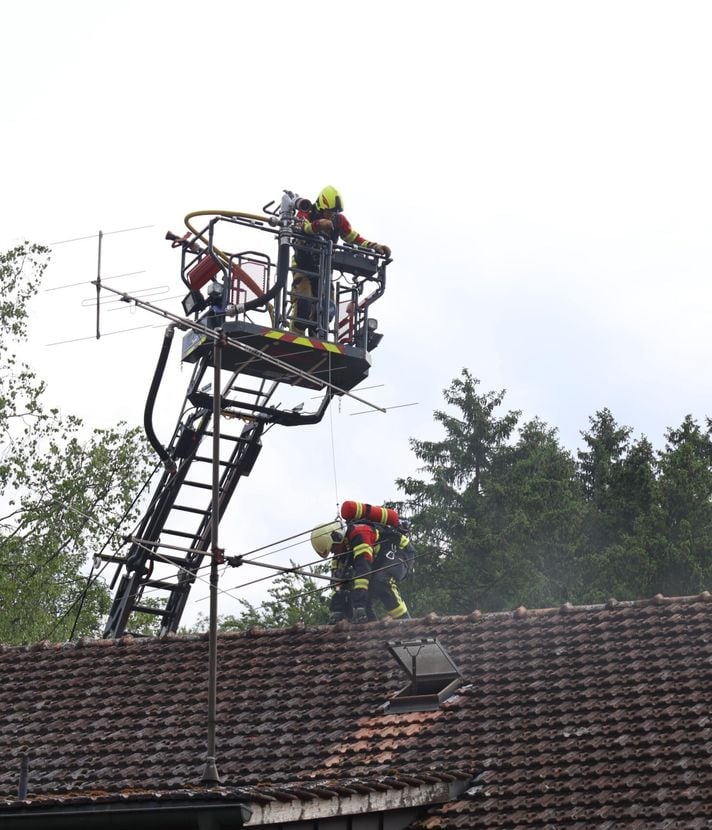 Neuheim: Feuer bricht in Einfamilienhaus aus