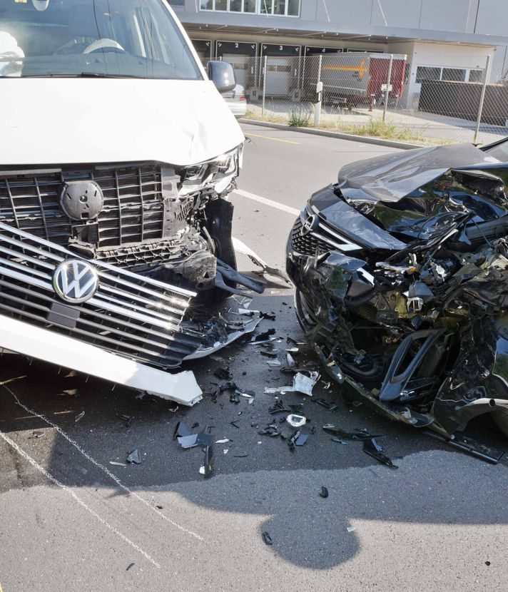 Zwei Autos knallten in Littau zusammen – Baby verletzt