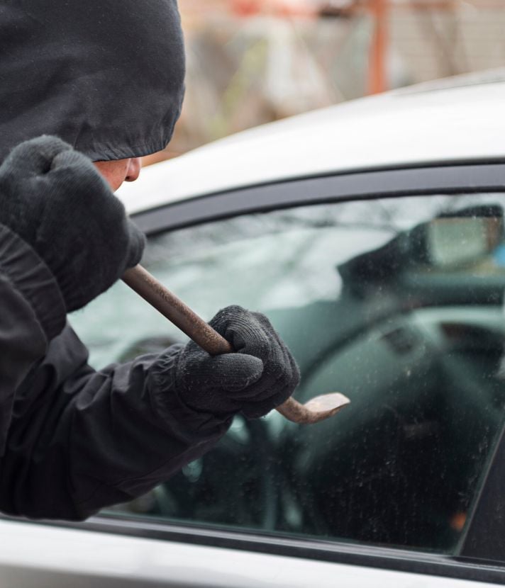 Unbekannte brechen 15 Autos auf – Polizei warnt