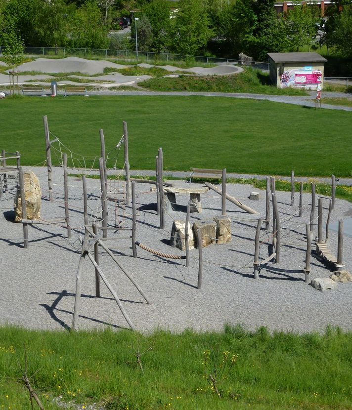 Kriens bestückt Spielplätze mit neuen Bäumen und Bänken