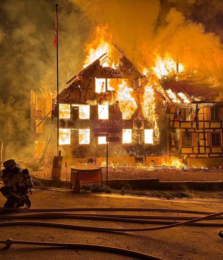 Flammeninferno: Haus in Vollbrand