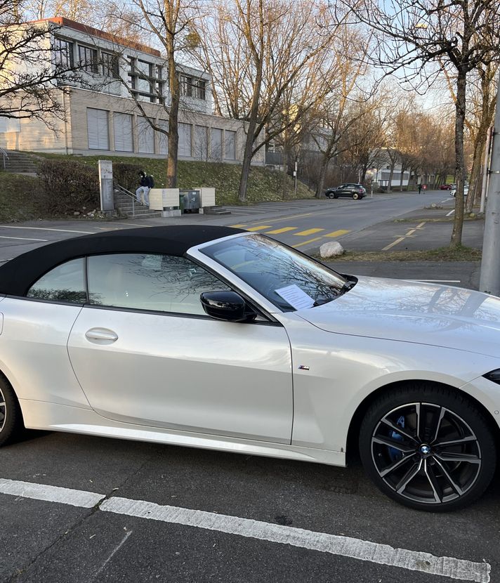 Wer vermisst dieses herrenlose Zuger BMW-Cabriolet?