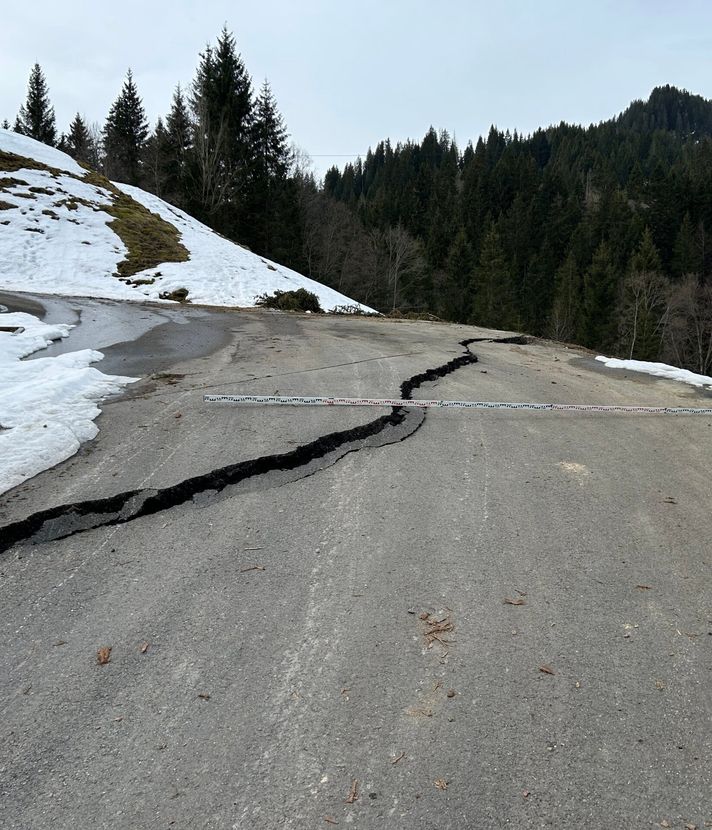 Strasse kaputt – Dieser Pass ist vorerst gesperrt