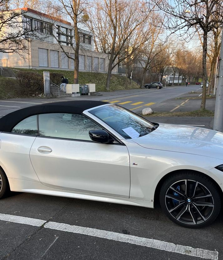 Wer vermisst dieses herrenlose Zuger BMW-Cabriolet?