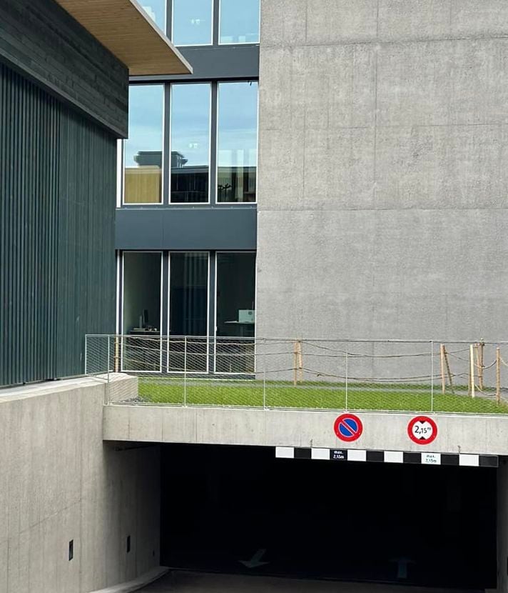 Parkverbot im Parkhaus: Peinliche Panne in Baar