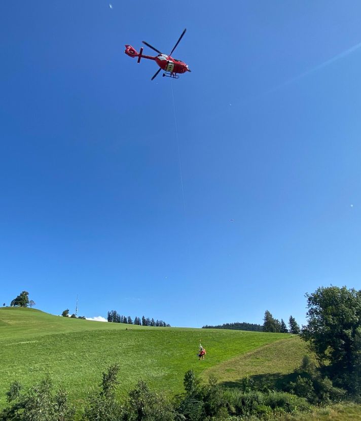 Rentner fliegt mit Gleitschirm vom Zugerberg und stürzt ab