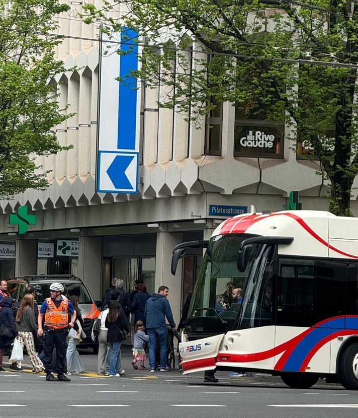 VBL-Bus kaputt – Polizei und Ambulanz vor Ort