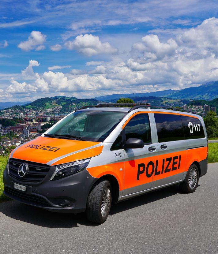 Hakenkreuze gesprayt: Vandalen verunstalten Schule