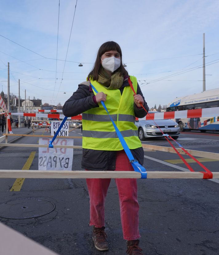 Platz da! Klimastreik-Aktion gegen Autos in der Stadt Luzern