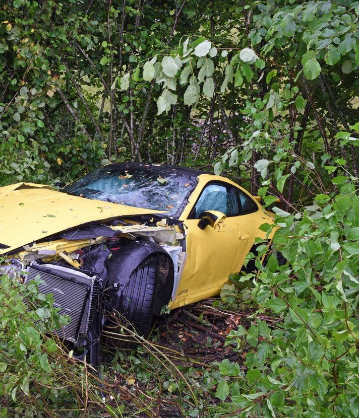 Unfall mit gelbem Sportwagen: 260 000 Franken geschrottet