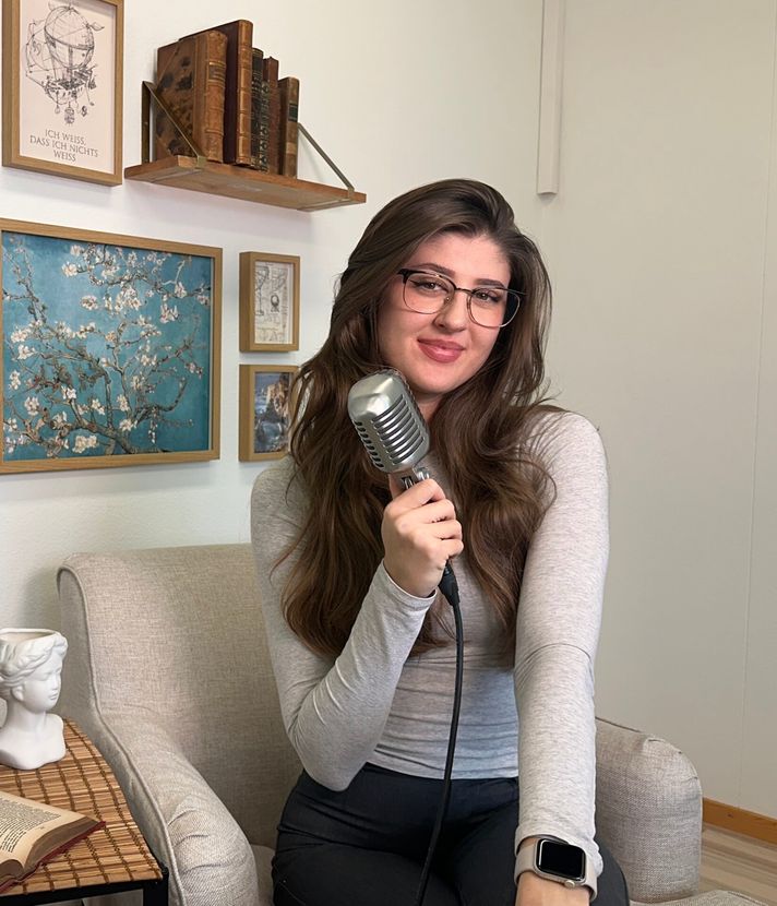 Wie eine Luzernerin mit Podcasts die Welt erklären will
