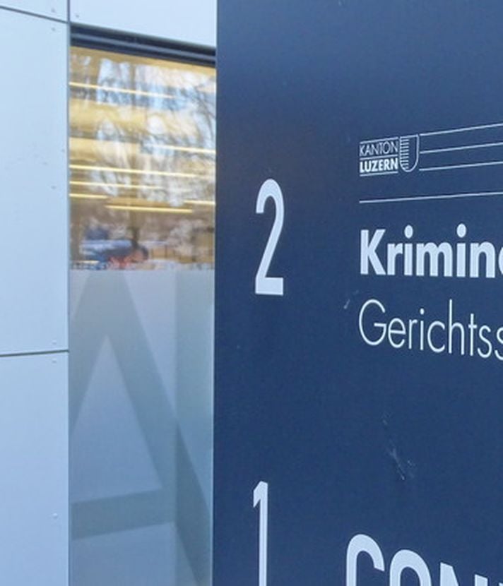Versuchte Tötung: Angeklagter setzt sich ins Ausland ab