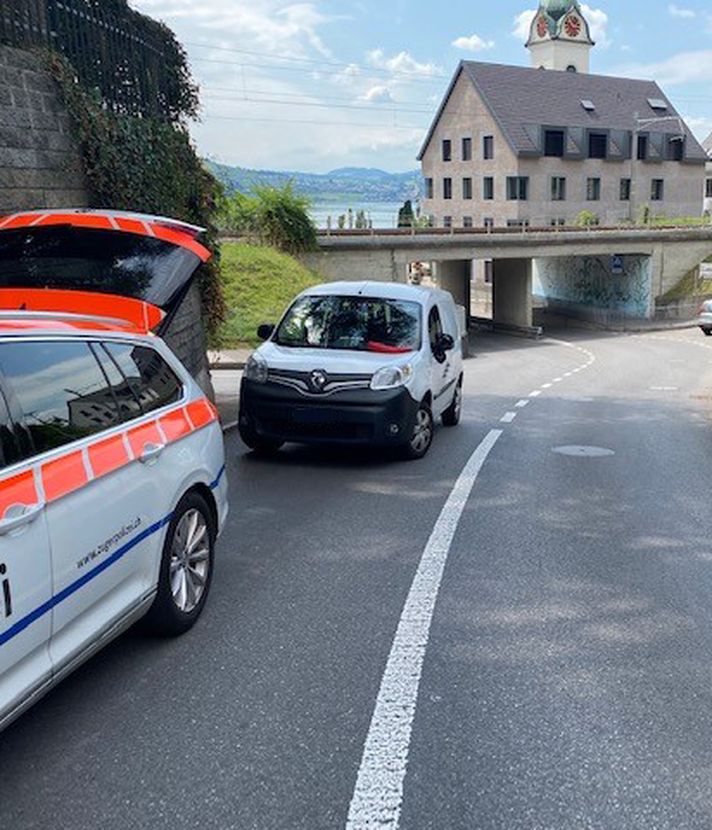 Autofahrer baut in Walchwil betrunken einen Unfall