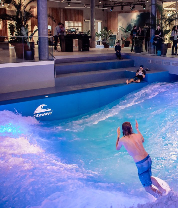 Bund vergünstigt Strom für Indoor-Surfer in der Mall
