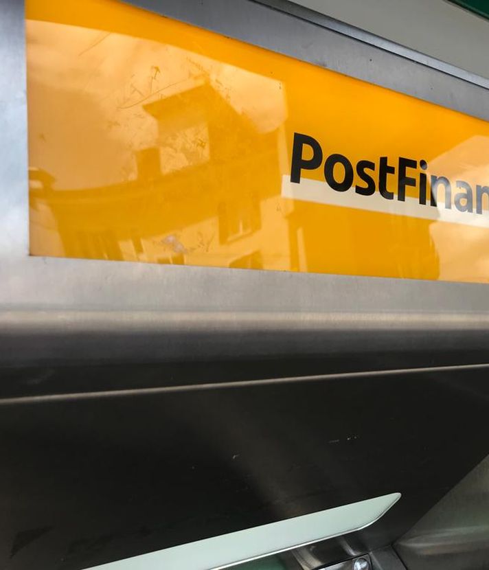 Postomat-Sterben: Bargeld ist viel weniger gefragt