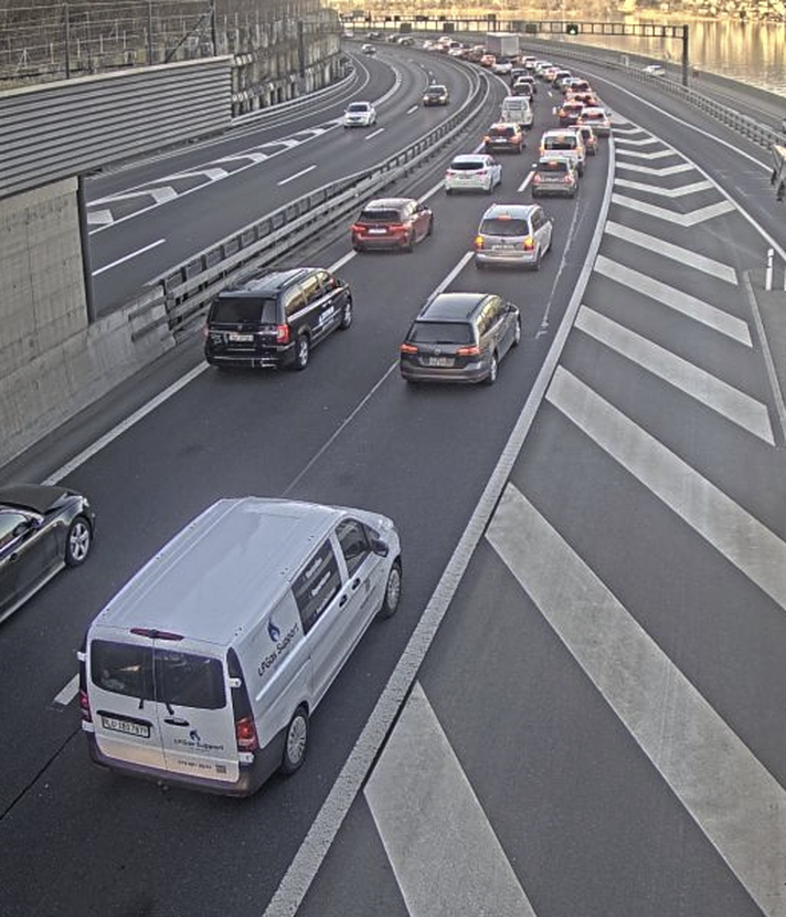 Unfall führt zu langem Stau auf Autobahn vor Luzern