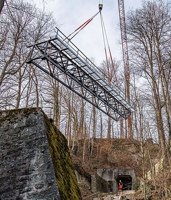 Hier fliegt eine Brücke durch die Luft