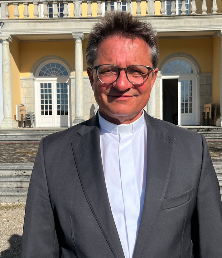 Bischof Gmür fragt KI: «Was ist der Sinn meines Lebens?»