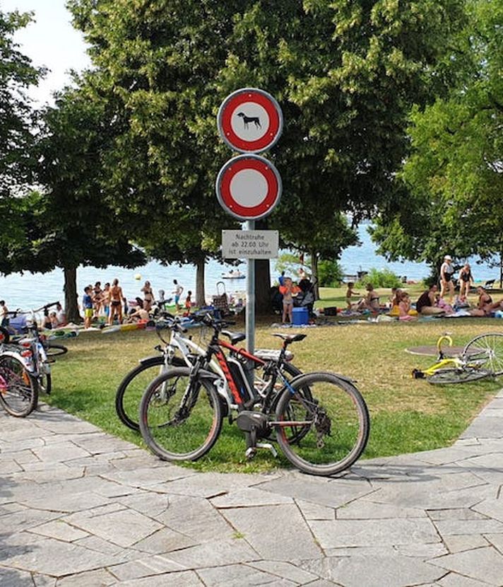 Wenn der See lockt, werden Zuger Quartiere vollparkiert