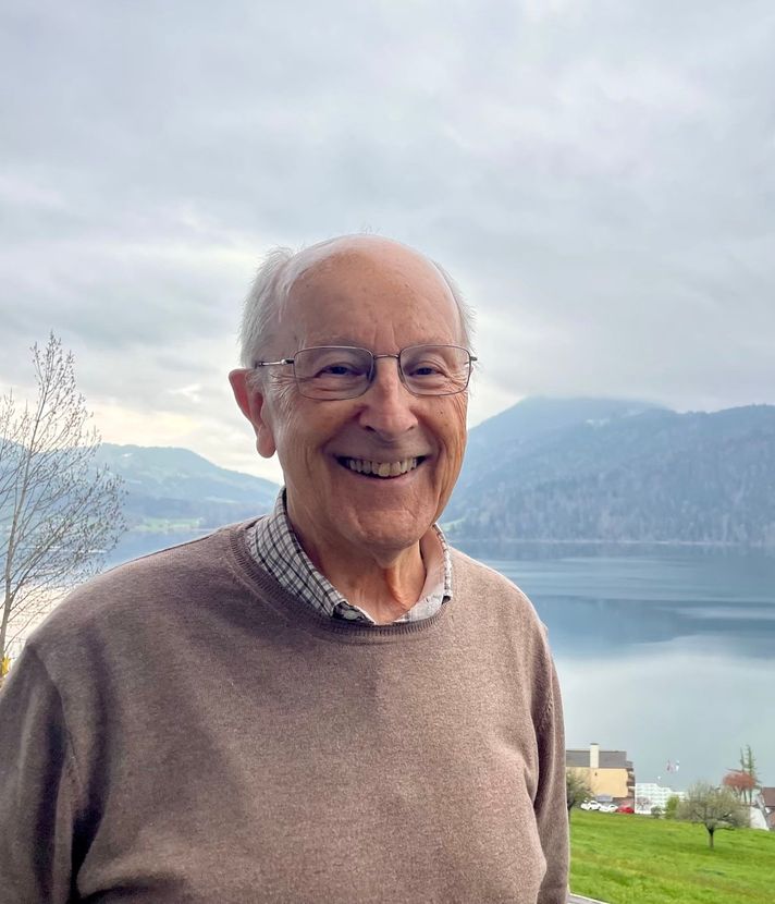 Zuger Arzt ist über 80 Jahre alt – und macht weiter