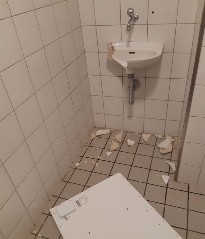 Vandalen demolieren WC-Häuschen in Kriens