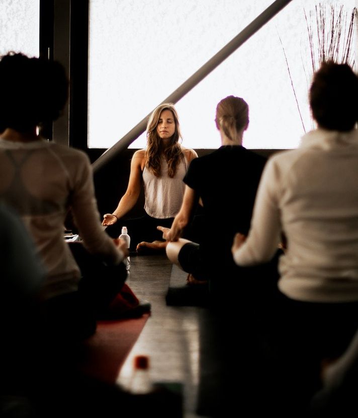 Drei Yoga-Varianten für das Fitnessstudio – und eine Alternative