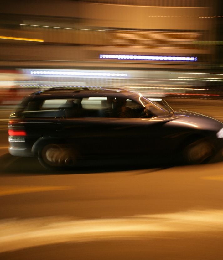 15-Jähriger rast mit Porsche in der Nacht durch 30er-Zone