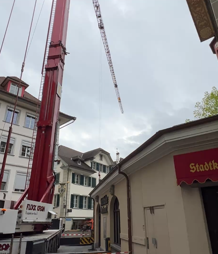 Darum steht ein riesiger Kran  mitten in Luzern