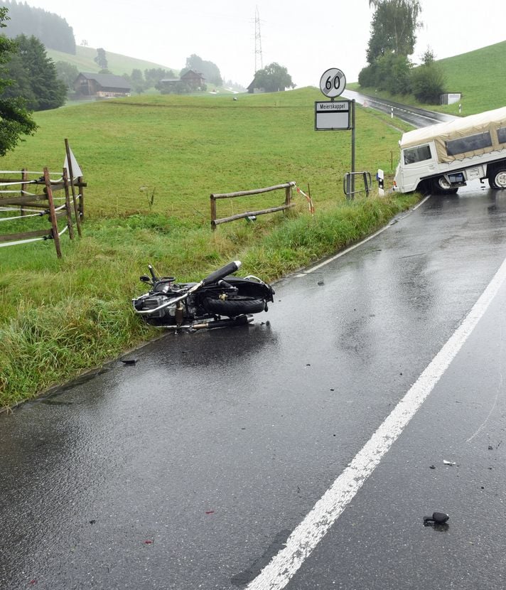 Töfffahrer verletzt sich bei Unfall lebensbedrohlich