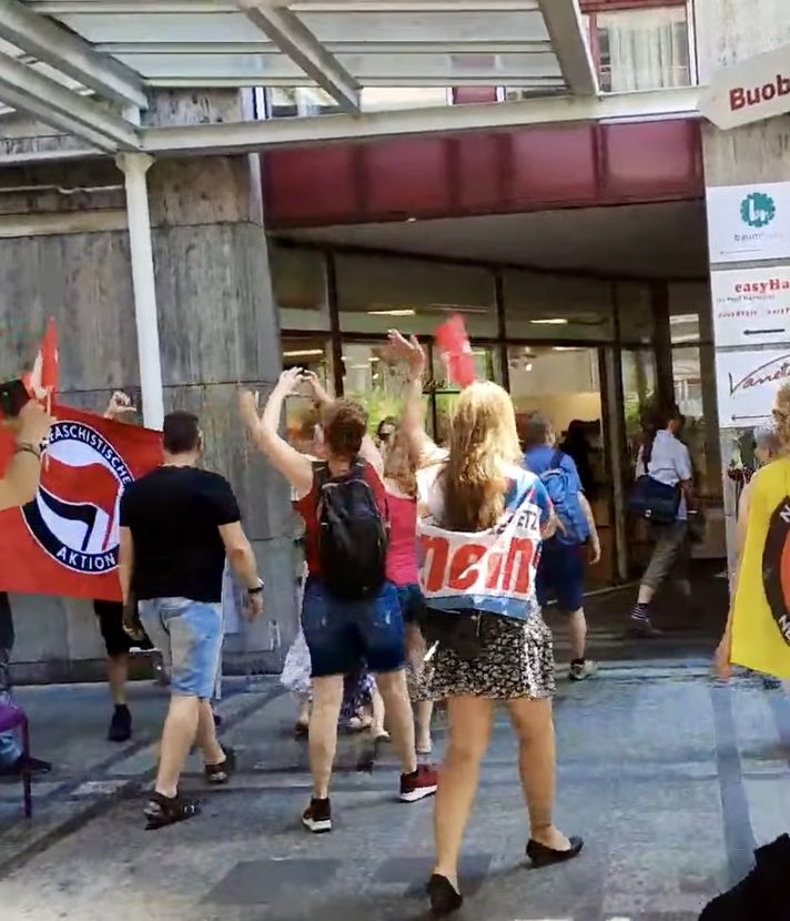 Gegen-Demonstranten haben Angst, Strafanzeige zu erstatten
