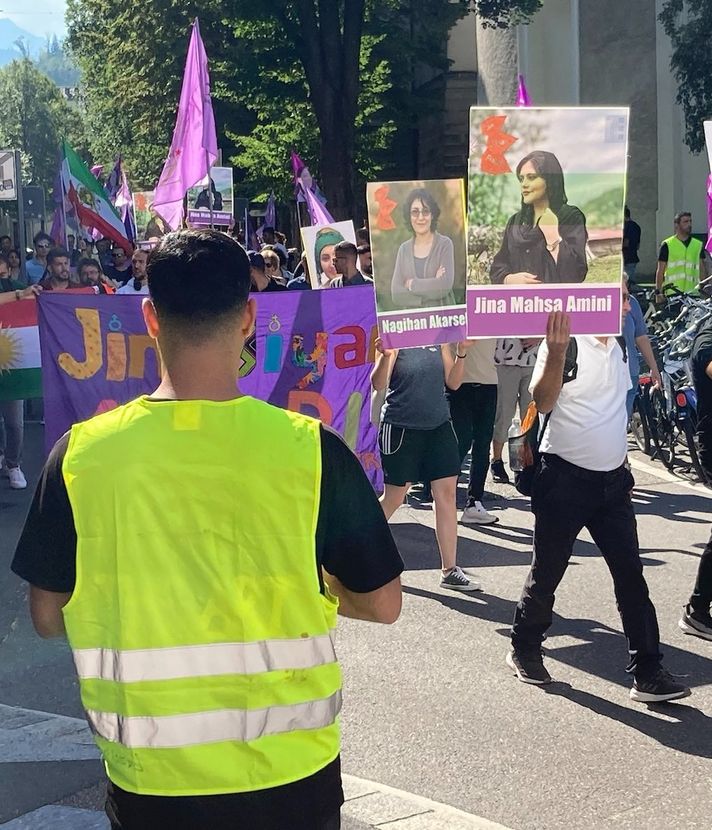 Rund 200 Personen demonstrieren in Luzern gegen den Iran