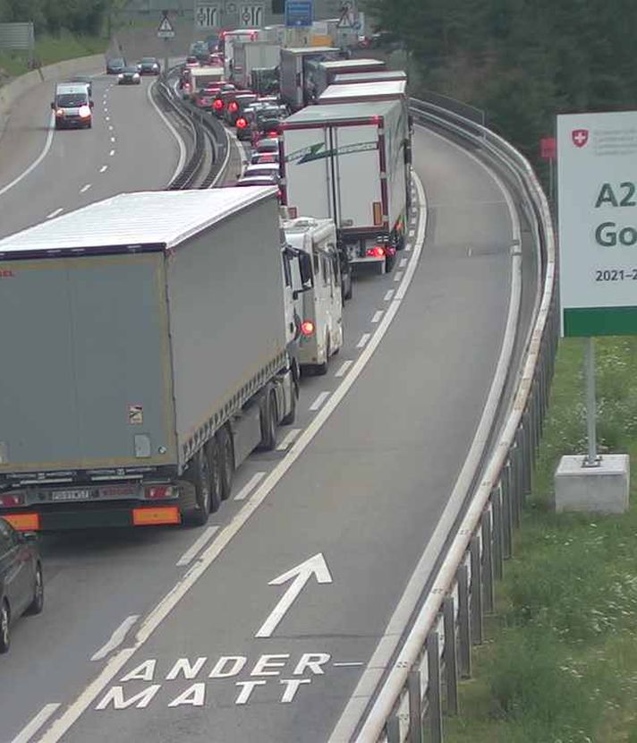 Probleme im Verkehr um Luzern und Stau am Gotthard