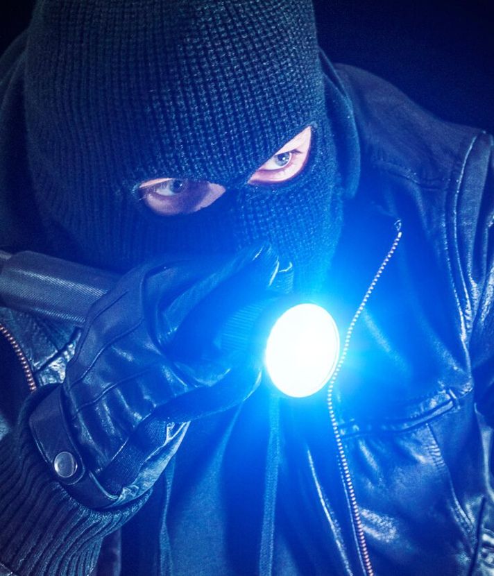 Nachbar hörte Klirren und sah Taschenlampe