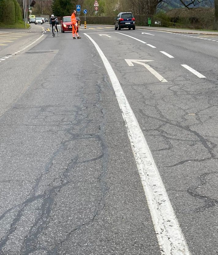 Diese Strasse in Unterägeri wird geflickt