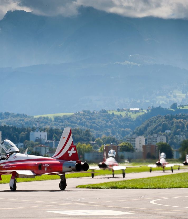 Oberstleutnant poltert gegen Patrouille Suisse in Emmen