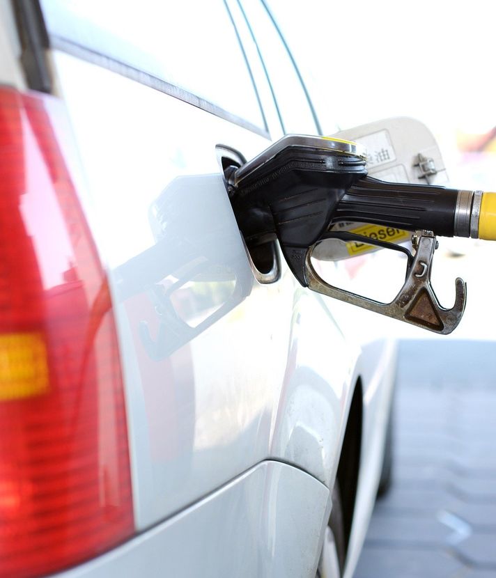 Auto geht Benzin aus: Stau bei Knutwil