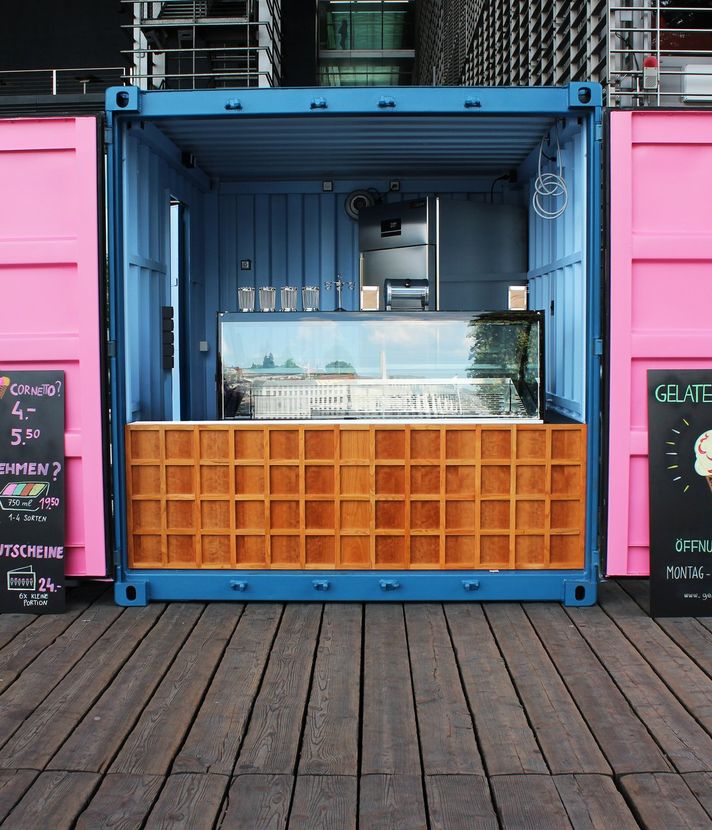 Vor dem KKL Luzern steht eine neue Gelateria