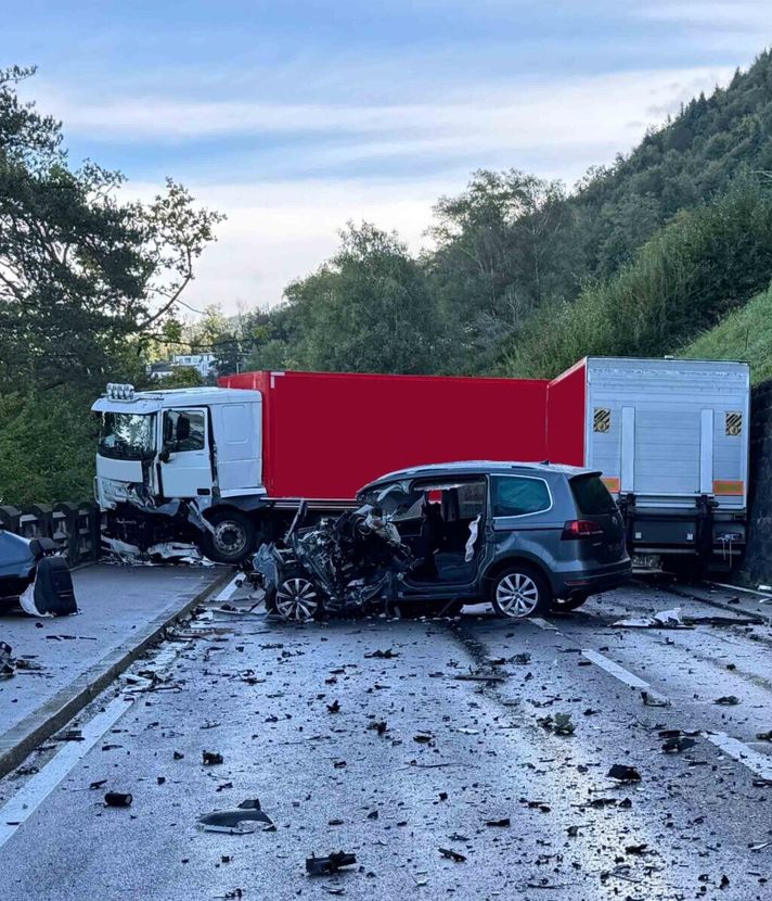 Walchwil: Person stirbt nach Unfall auf Artherstrasse