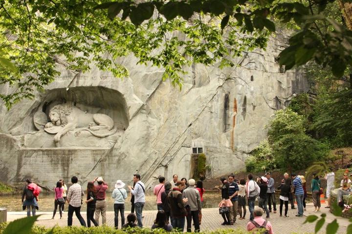 Pro Jahr besuchen gegen 500’000 Menschen das Löwendenkmal.