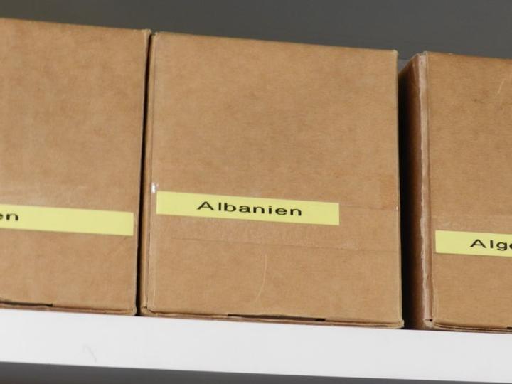 Kaum bekannt: In dieser Schachtel verbergen sich CDs mit albanischer Chormusik.