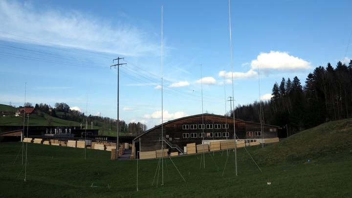 Die Agro Energie Rigi will mit Restholz der Schilliger Holz AG und zugeführtem Altholz unmittelbar an der Grenze zum Kanton Luzern Ökostrom und Fernwärme produzieren.