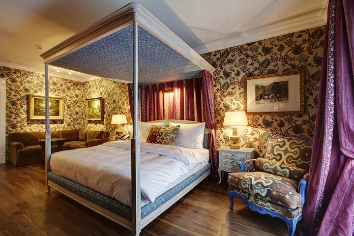 Die Queen-Victoria-Suite mit ihrem Himmelbett. Foto: Gabriel Ammon/AURA