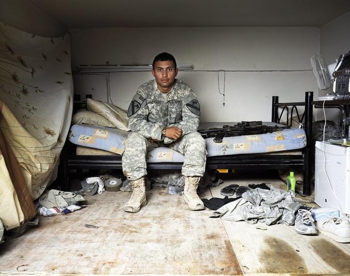 Amerikanischer Soldat in seiner Behausung im Irak (Bild: Fabian Biasio).