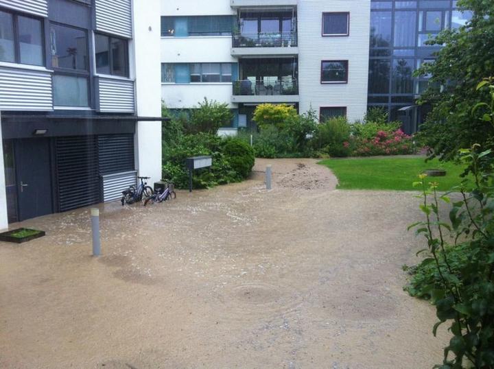 Die Überschwemmung vor Pascal Zihlmanns Haus.