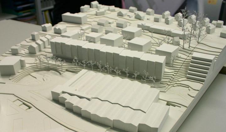 Das Modell des Siegerprojekts von Losinger-Marazzi: Vorne das Emmen Center, dahinter der «Riegel», geplante Wohnbauten und hinten die heutigen Einfamilienhäuser.