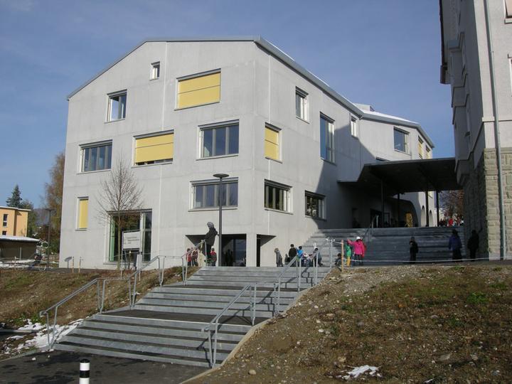 Dorfschule Buttisholz mit Aussentreppe