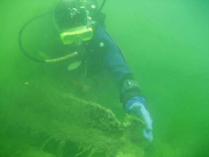Im See vor Hünenberg hat die Archäologie ein versunkenes Boot dokumentiert. Es wurde nicht geborgen.
