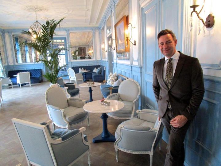 Olaf Galaburda im Salon des Hotels Château Gütsch.
